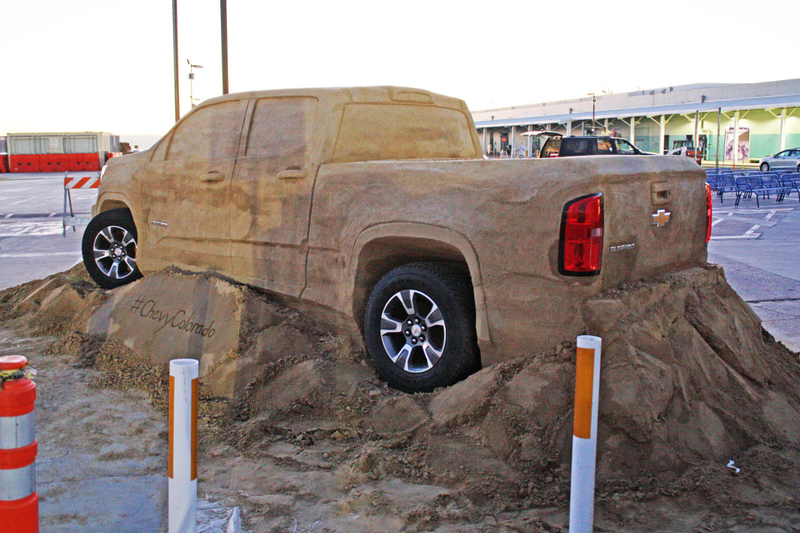 Illustration for article titled Watch These Guys Make A Perfect, Life-Sized Chevy Colorado Out Of Sand